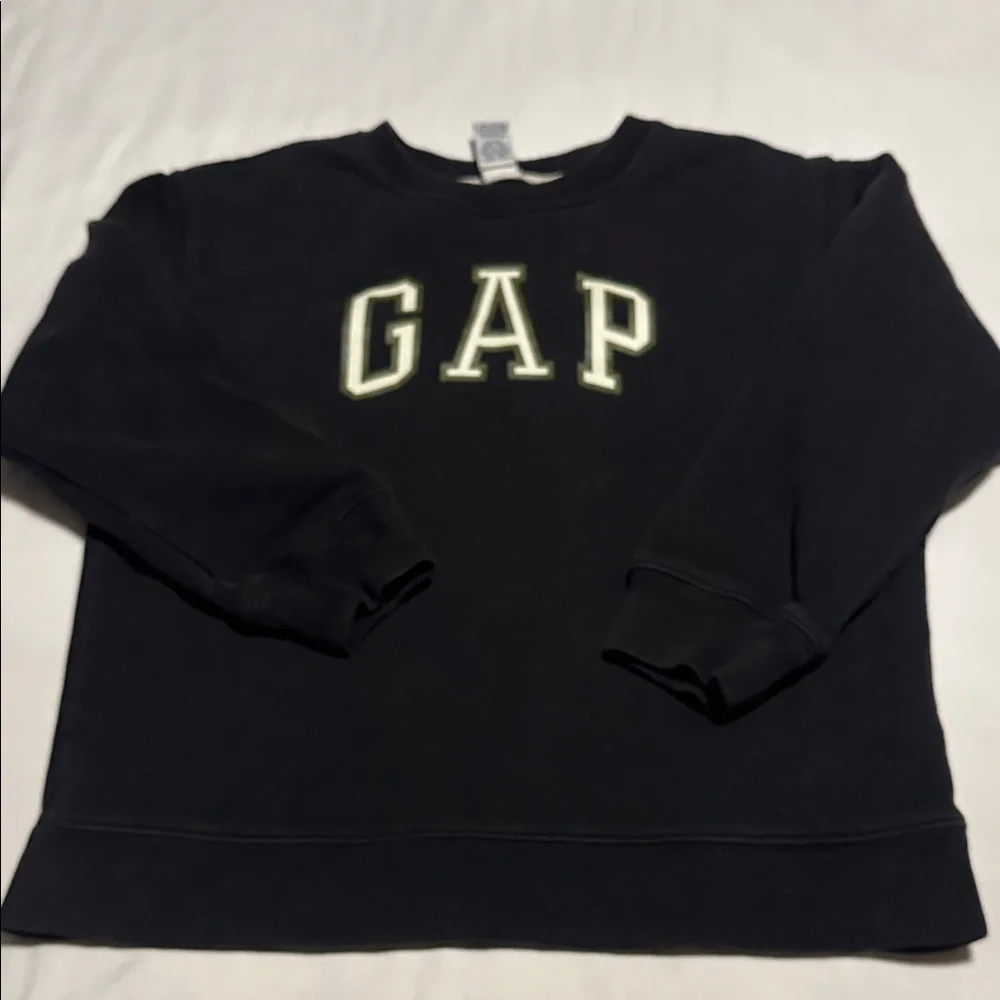 GAP Black Crewneck Sweatshirt